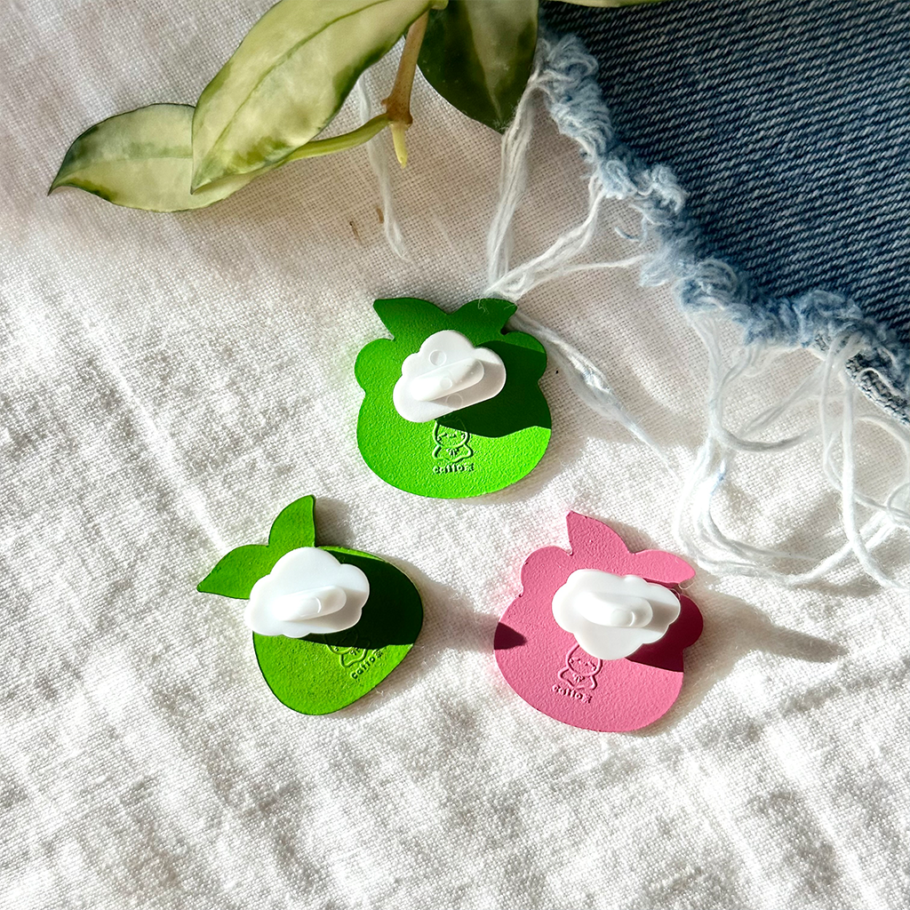 Mokoko Mart Pins